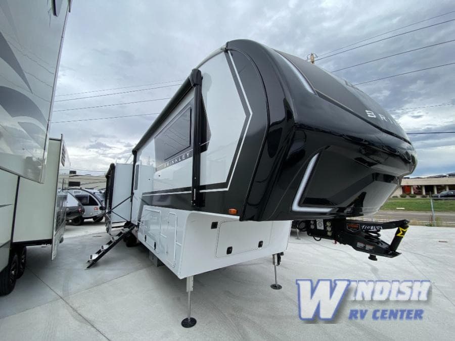 Colorado RV Dealer Reports Sustained Demand for Lightweight Trailers and Larger Recreational Vehicles