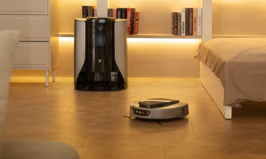 The Rise of Self-Empty Robot Vacuums in the Battle Against Pet Hair